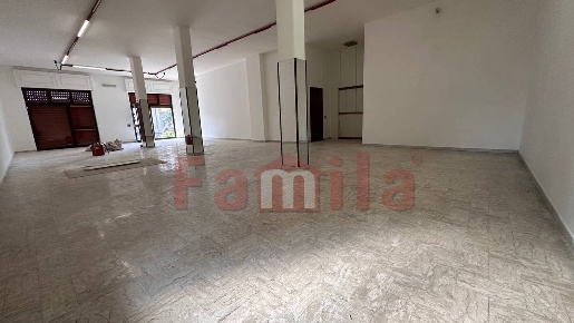 Foto Locale commerciale a Sperone di 150 m² con 1 locali in affitto