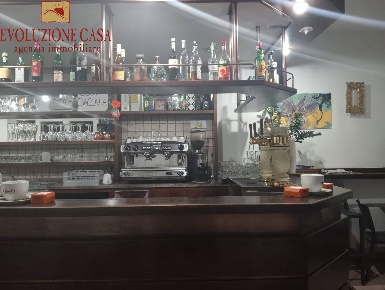 Foto Bar a Monfalcone di 100 m² con 4 locali in vendita