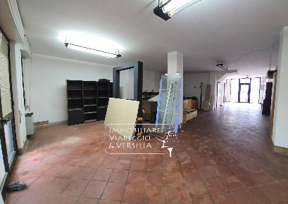 Foto Laboratorio in via Aurelia nord, Viareggio di 258 m² con 2 locali
