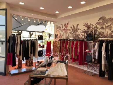Foto Locale commerciale in viale Marconi, Viareggio Lungomare di 80 m²