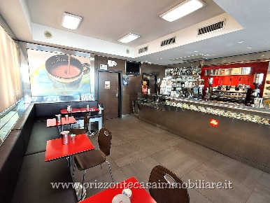 Foto Attività commerciale a Ascoli Piceno di 100 m² con 3 locali in vendita