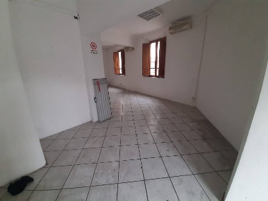Foto Attività commerciale in via che guevara pontasserchio, di 54 m²