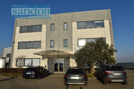 Foto Locale commerciale in Via Vercelli, Borgo Vercelli di 1700 m²