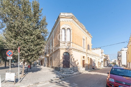 Foto Locale commerciale in Via Duca Degli Abruzzi, Nardò Centro di 440 m²