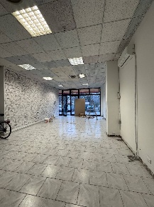 Foto Locale commerciale in Via Brigata Reggio, Reggio nell'Emilia di 90 m²