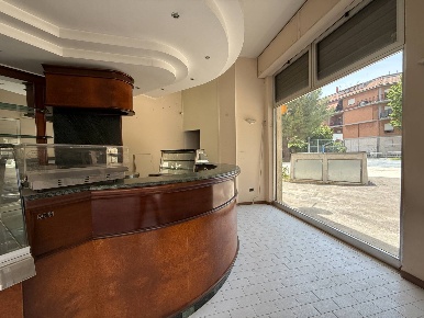 Foto Locale commerciale in Piazza Diaz, Ascoli Piceno di 26 m² con 2 locali