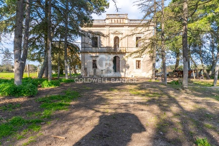 Foto Villa singola in Via Noci, Gioia del Colle di 632 m² con 20 locali