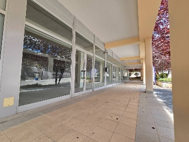 Foto Locale commerciale in Via Monte Terminillo, L'Aquila di 135 m²