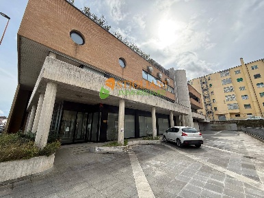 Foto Ufficio in Via Tiberio, Campobasso Semicentro di 500 m² con 12 locali