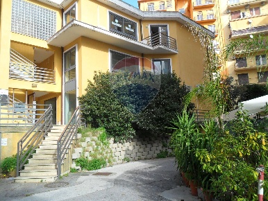Foto Ufficio in Via Kennedy, Caltanissetta Centro di 88 m² con 4 locali