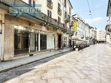 Foto Ufficio in corso Libertà, Vercelli Centro di 145 m² con 2 locali