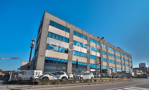 Foto Ufficio in Cornate d'Adda, Cornate d'Adda Centro di 256 m² in vendita