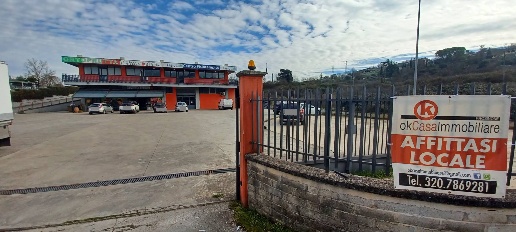 Foto Locale commerciale in via Fabraterius vetus, Ceccano di 210 m²