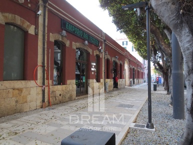 Foto Locale commerciale in Viale Trieste, Cagliari La Plaia di 383 m²