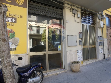 Foto Locale commerciale in Via Archimede, Ragusa San Luigi - Archimede