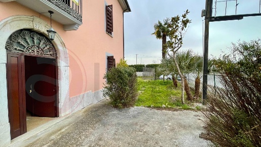 Foto Hotel in Via Casilina, Colfelice di 315 m² con 4 locali in vendita