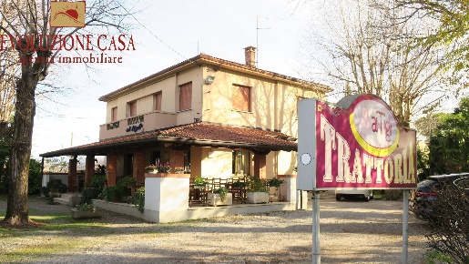 Foto Attività commerciale in strada della colussa, Staranzano Centro