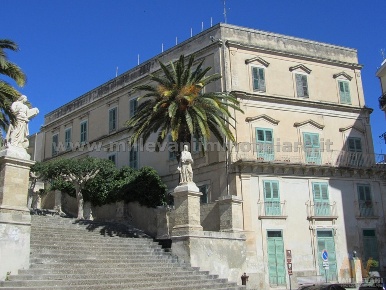 Foto Hotel in Modica Alta - Via Gesù, Modica Modica Alta di 2000 m²