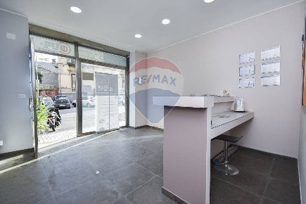Foto Locale commerciale in Piazza Duca Di Camastra, Catania Rotolo di 50 m²