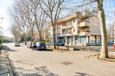 Foto Ufficio in VIA PADRE REGINALDO GIULIANI, Saronno di 51 m² con 1 locali