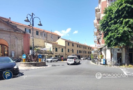 Foto Locale commerciale in Viale Pontelungo, Albenga Centro di 108 m²