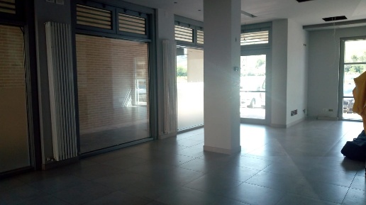 Foto Locale commerciale in Contrada Cabiano, Ripatransone di 50 m²