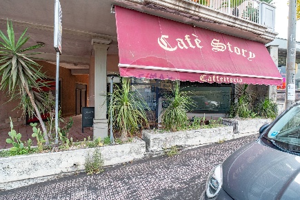 Foto Bar in via Salvatore Vigo, Acireale San Giovanni, Tupparello di 81 m²