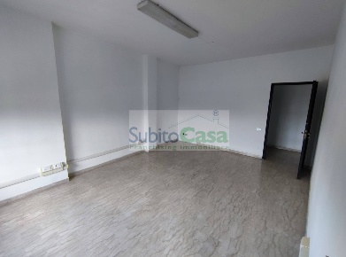 Foto Ufficio in Viale B. Croce, Chieti Chieti Scalo di 70 m² con 2 locali