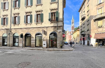 Foto Negozio in Via Zucchi, Monza Centro Storico di 77 m² con 1 locali