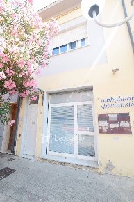 Foto Ufficio in via battisti, Viareggio Centro di 287 m² con 15 locali