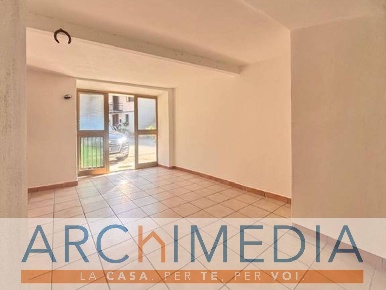 Foto Magazzino in Via Zara, Malnate Centro di 60 m² in vendita