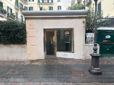 Foto Negozio in Via Enrico Alvino, Napoli di 20 m² con 1 locali in affitto