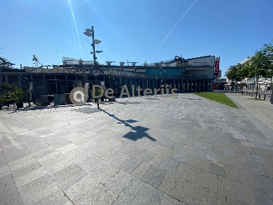 Foto Negozio in Via Aleado Aleardi, Jesolo Lido Centro Ovest di 434 m²