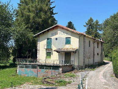 Foto Hotel a San Zeno di Montagna Prada di 380 m² con 14 locali in vendita