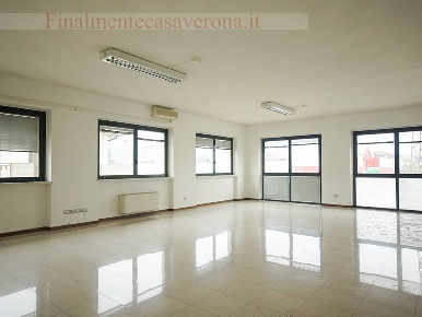 Foto Ufficio in Viale Europa, Negrar di Valpolicella Negrar di 120 m²