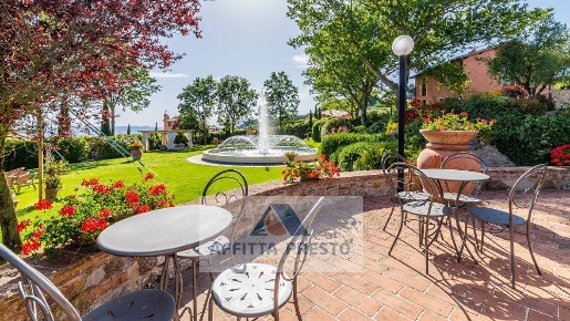 Foto Attività commerciale a San Gimignano di 2000 m² in vendita