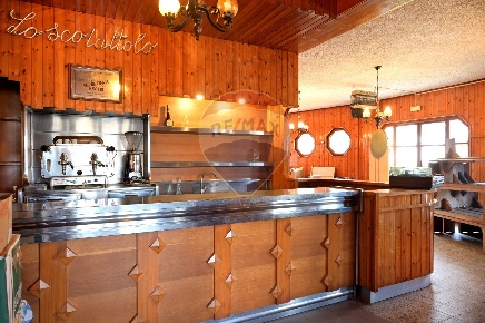 Foto Hotel a Monchio delle Corti Centro di 1028 m² con 42 locali in vendita