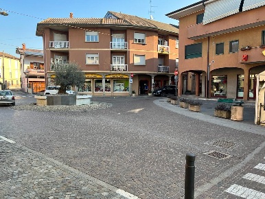 Foto Negozio in via Largo Diaz, Pontoglio di 80 m² con 1 locali in vendita