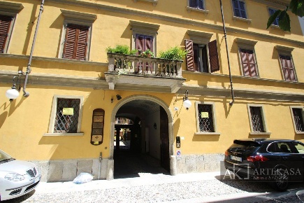 Foto Ufficio in via dei Cattaneo, Novara Centro Storico di 60 m² in vendita