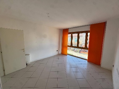 Foto Attività commerciale a Porto San Giorgio di 178 m² con 7 locali
