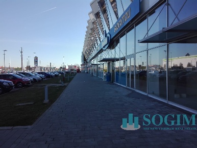 Foto Locale commerciale in Via Italia, Busnago di 820 m² con 4 locali