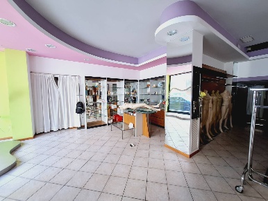 Foto Locale commerciale in VIA VOLTA, San Benedetto del Tronto San Pio