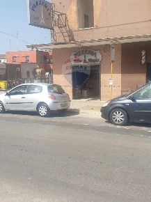 Foto Locale commerciale in Via Raimondello Orsini, Taranto di 93 m²