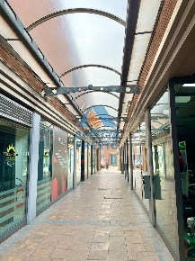 Foto Attività commerciale a Lucca di 70 m² con 1 locali in affitto