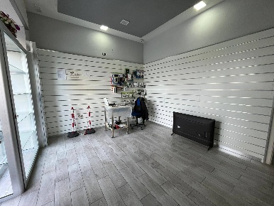 Foto Locale commerciale in Via Napoli, Napoli Ponticelli di 60 m²