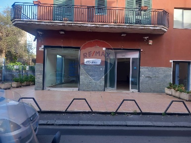 Foto Locale commerciale in Via Vitaliti, Catania Barriera - Leucatia