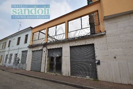 Foto Locale commerciale in via Sempione, Vercelli Porta Torino di 70 m²