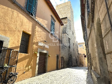 Foto Locale commerciale in Via Mazzini, Tarquinia Centro Storico di 118 m²