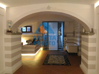 Foto Attività commerciale a Empoli di 60 m² con 1 locali in affitto