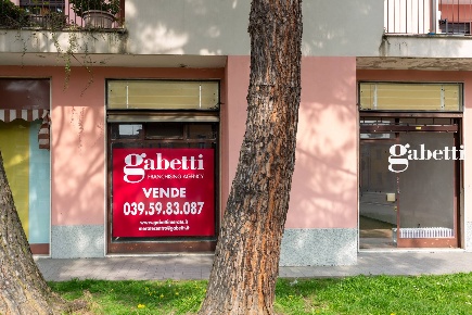 Foto Negozio in via volta, Paderno d'Adda di 110 m² con 2 locali in vendita